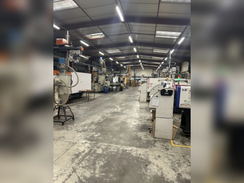 Parc machine pour entreprise de pièce plastique